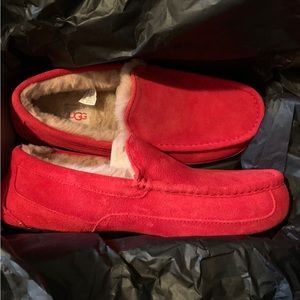 UGG Ascot Red Size 10 Men New in box